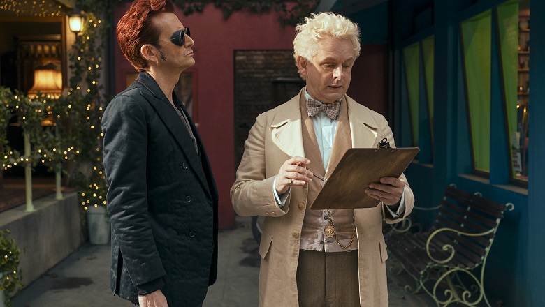 Serie tv, notizie: Good Omens si concluderà con un episodio da 90 minuti per le accuse a Neil Gaiman