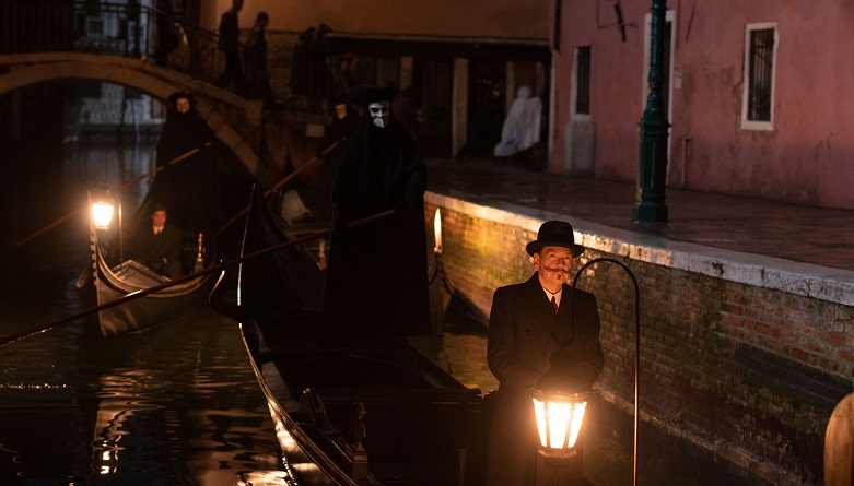 Assassinio a Venezia la recensione: un Poirot in “stile” Christie molto più nero che giallo