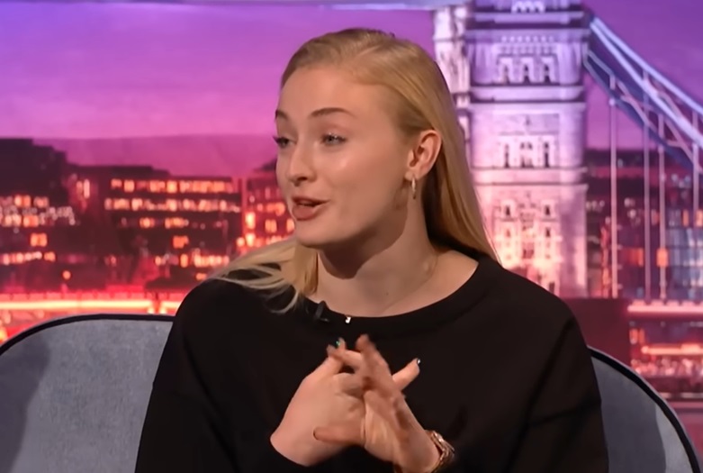 Serie Tv, notizie: un reboot per Friday Night Lights? Sophie Turner sarà Lara Croft?